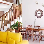 Seastone Alta Beachfront Villa *