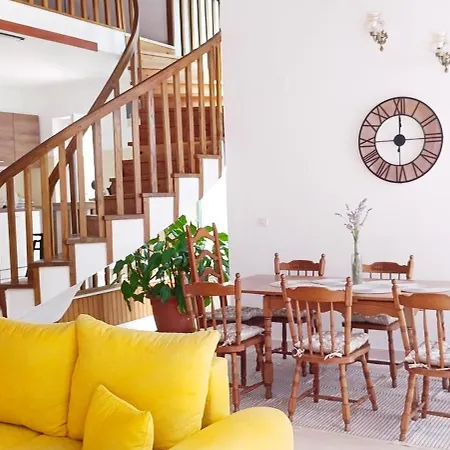 Seastone Alta Beachfront Villa *
