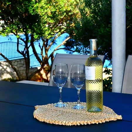 Seastone Alta Beachfront * Trogir