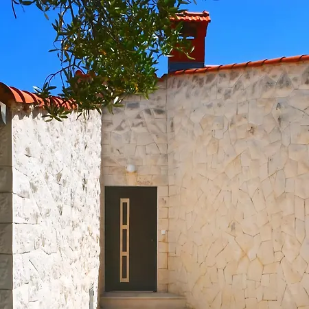 Seastone Alta Beachfront Vila *