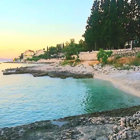 Seastone Alta Beachfront Βίλα Τρογκίρ