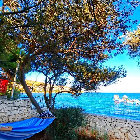 Seastone Alta Beachfront Βίλα