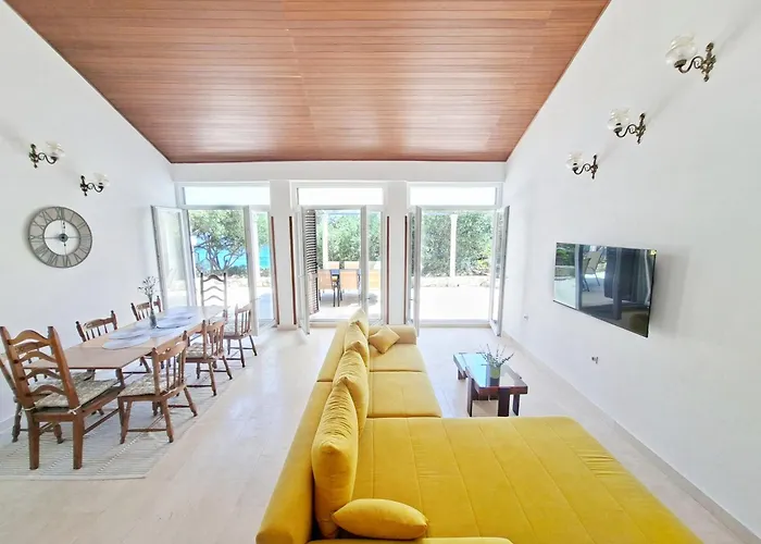 Seastone Alta Beachfront