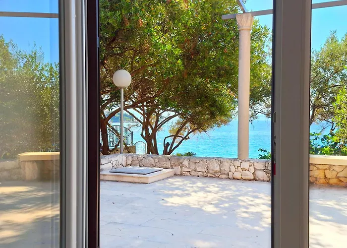 Seastone Alta Beachfront トロギール